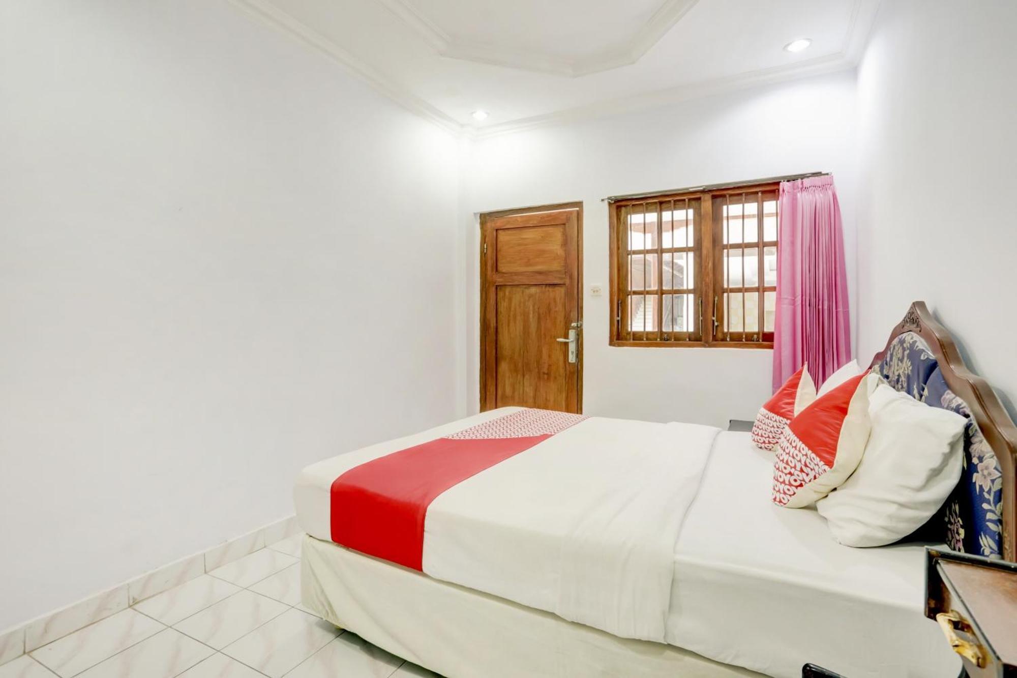 Super Oyo 3261 Hotel Ratu Denpasar Eksteriør billede