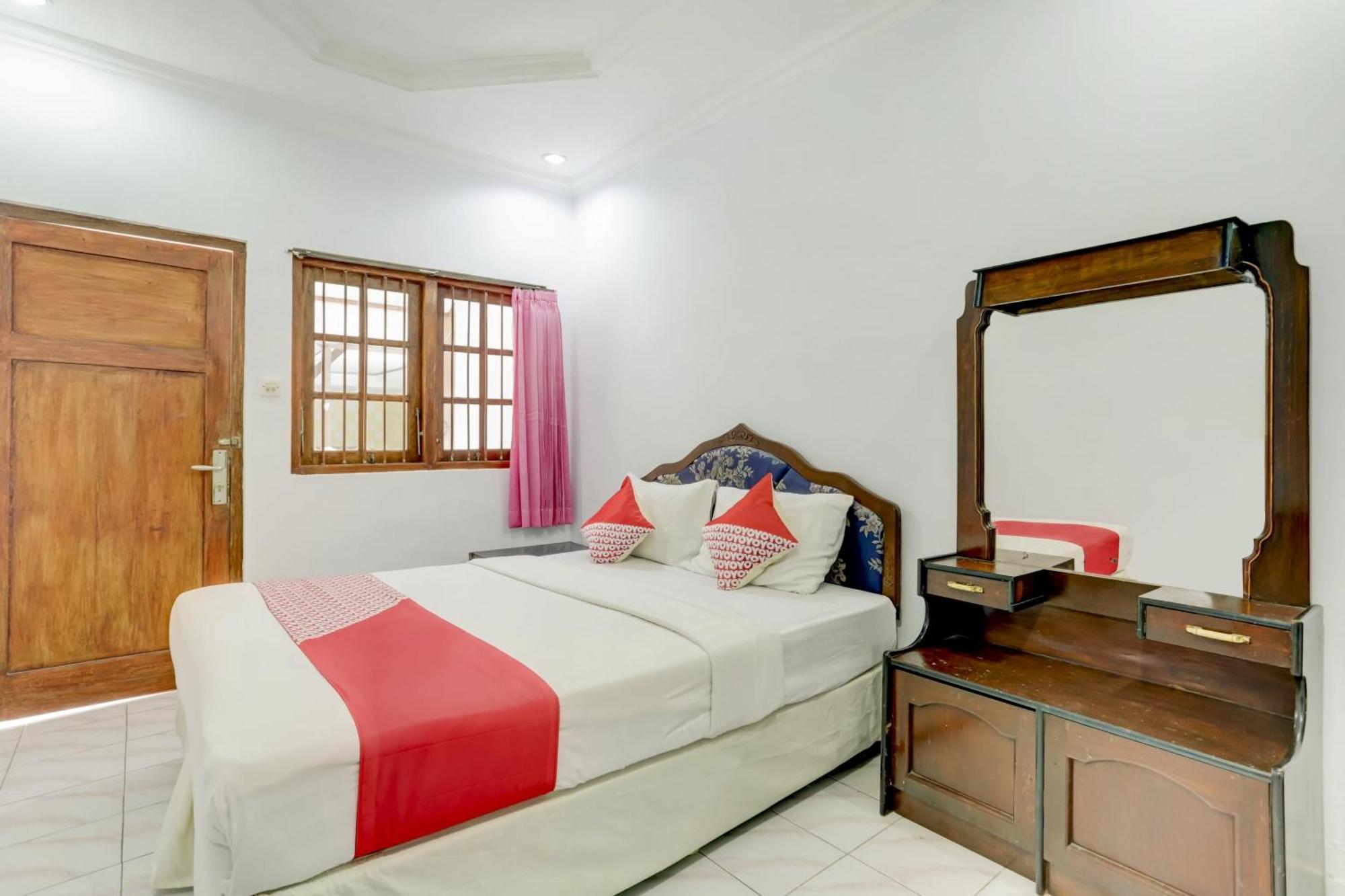 Super Oyo 3261 Hotel Ratu Denpasar Eksteriør billede