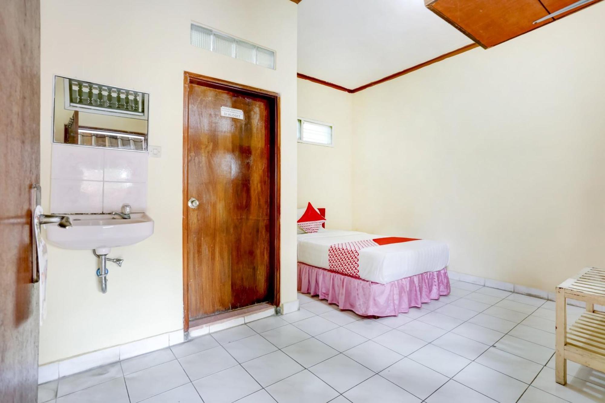 Super Oyo 3261 Hotel Ratu Denpasar Eksteriør billede